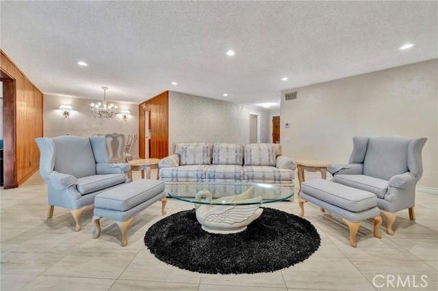 24206 Saint Edens, West Hills (los Angeles), CA 91307