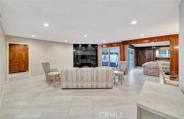 24206 Saint Edens, West Hills (los Angeles), CA 91307