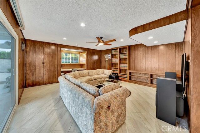 24206 Saint Edens, West Hills (los Angeles), CA 91307