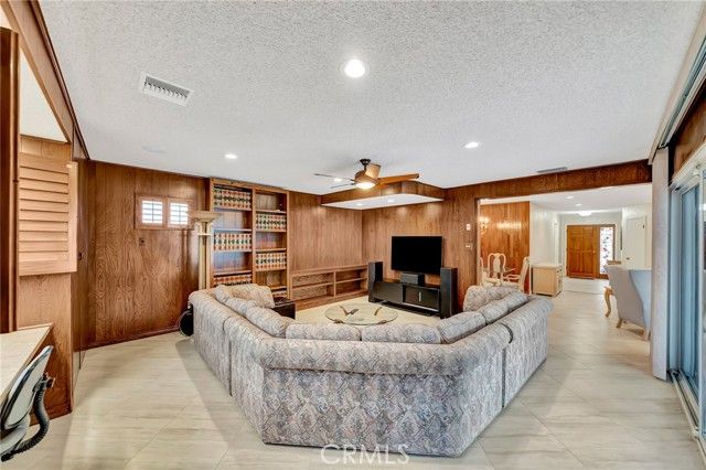 24206 Saint Edens, West Hills (los Angeles), CA 91307