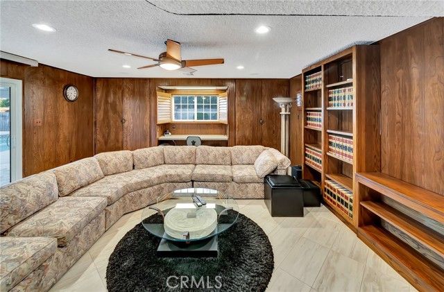 24206 Saint Edens, West Hills (los Angeles), CA 91307