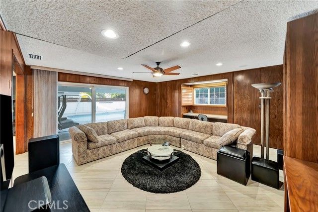 24206 Saint Edens, West Hills (los Angeles), CA 91307