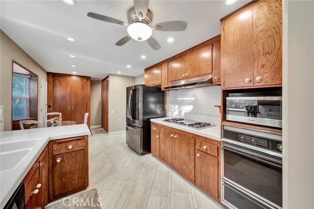 24206 Saint Edens, West Hills (los Angeles), CA 91307