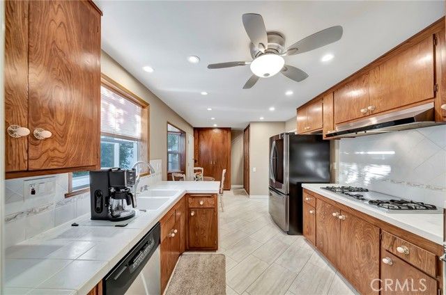 24206 Saint Edens, West Hills (los Angeles), CA 91307