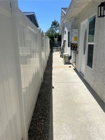 24206 Saint Edens, West Hills (los Angeles), CA 91307