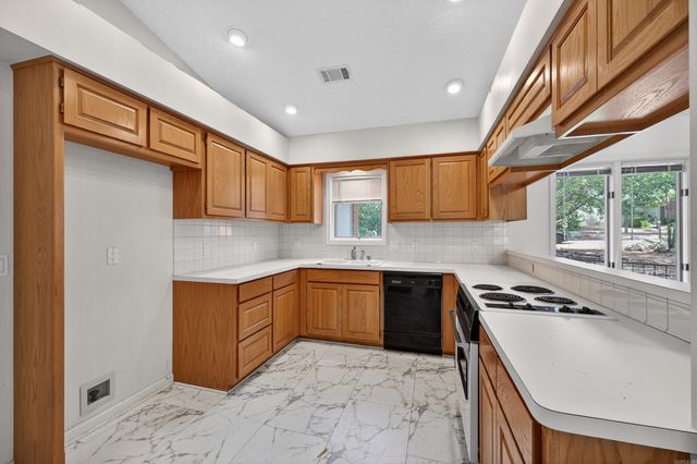 15 Playa Place, Hot Springs Village, AR 71909