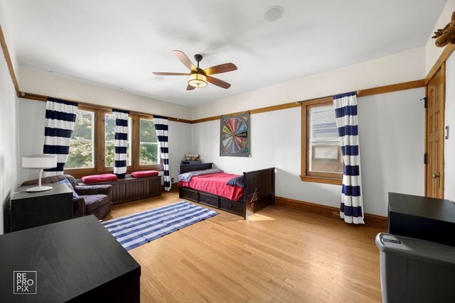 229 S Ridgeland Avenue, Oak Park, IL 60302