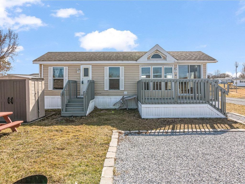 12 Salmon Lane, South Hero, VT 05486