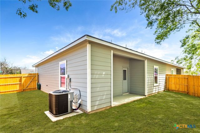 404 Trefger Street, Seguin, TX 78155