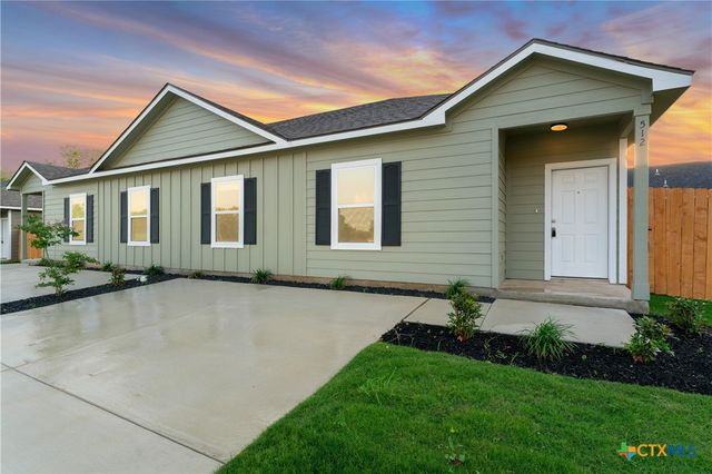404 Trefger Street, Seguin, TX 78155