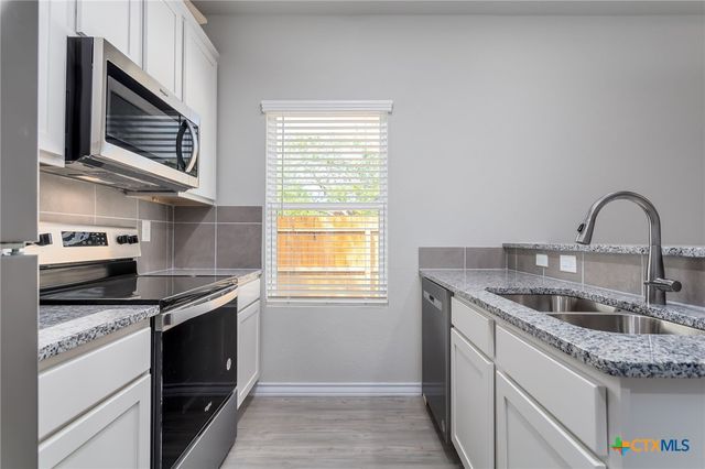 404 Trefger Street, Seguin, TX 78155