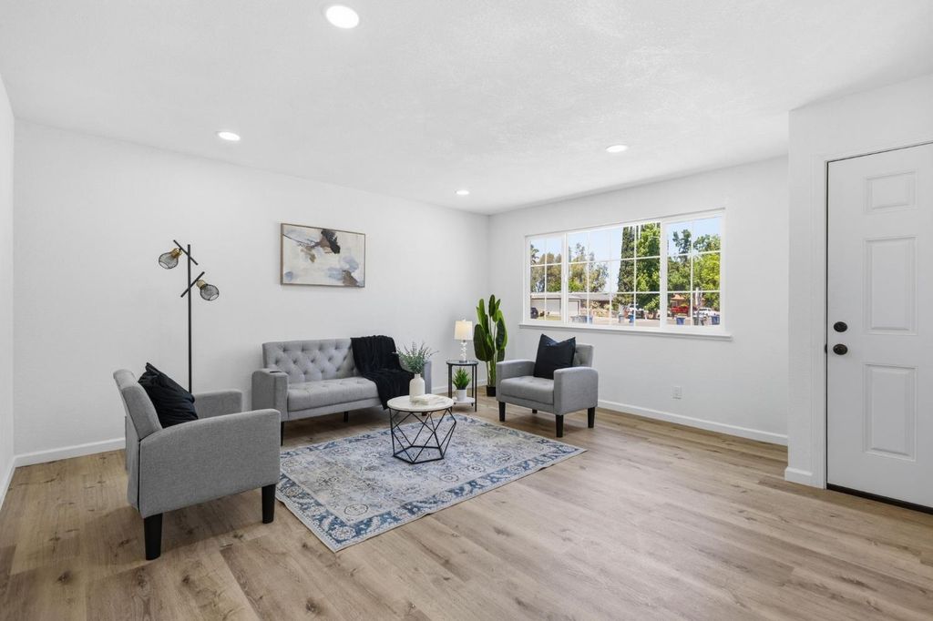 Image 15 of property listing at 1850 Phoenix Way, Merced, CA 95348