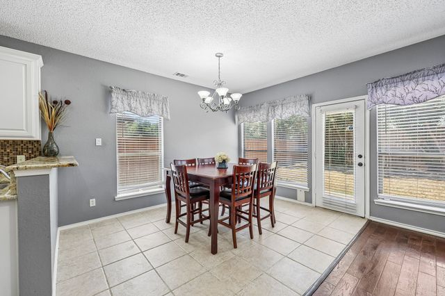 1910 Bentwood Court, Grapevine, TX 76051