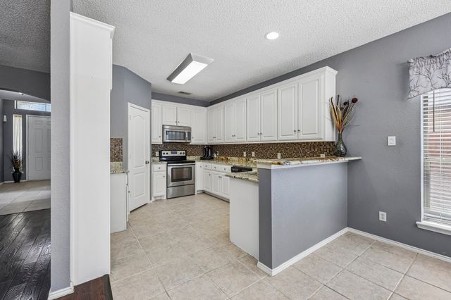 1910 Bentwood Court, Grapevine, TX 76051