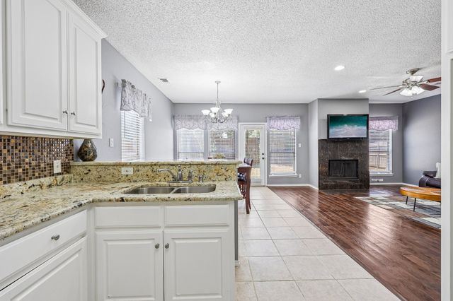 1910 Bentwood Court, Grapevine, TX 76051