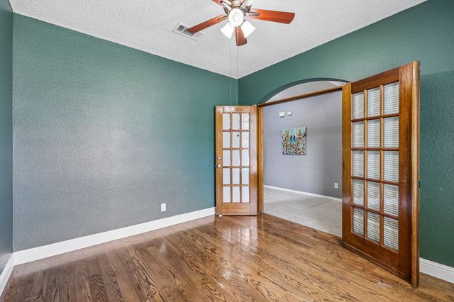 1910 Bentwood Court, Grapevine, TX 76051