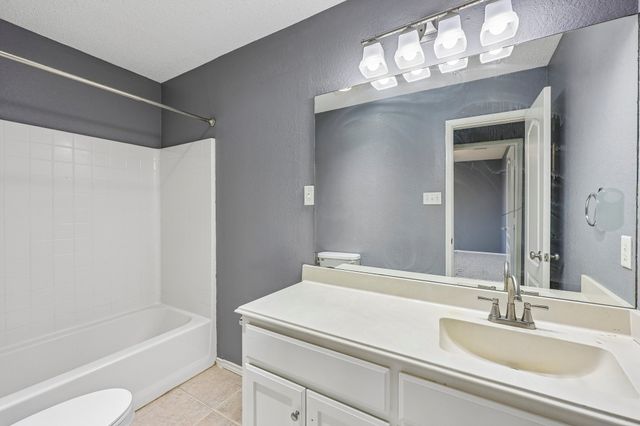 1910 Bentwood Court, Grapevine, TX 76051