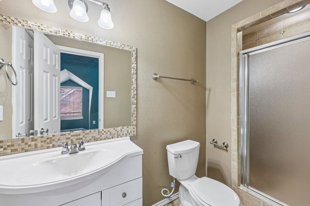 1910 Bentwood Court, Grapevine, TX 76051