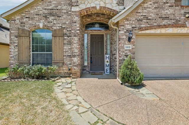 1910 Bentwood Court, Grapevine, TX 76051