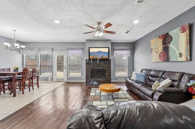 1910 Bentwood Court, Grapevine, TX 76051