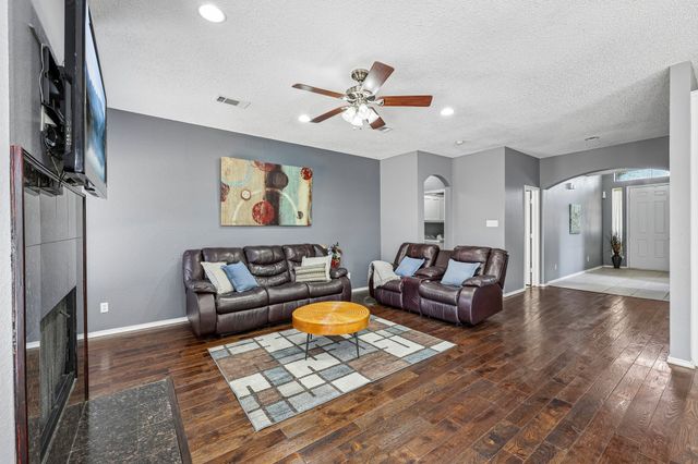 1910 Bentwood Court, Grapevine, TX 76051