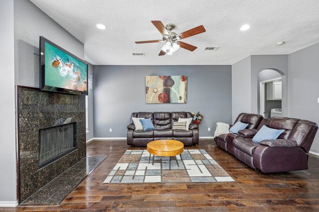 1910 Bentwood Court, Grapevine, TX 76051