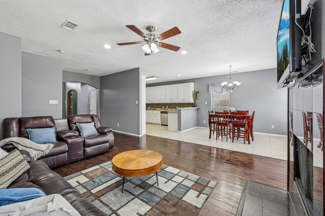 1910 Bentwood Court, Grapevine, TX 76051