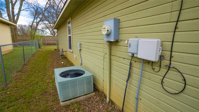 323 Texas Street, Pottsboro, TX 75076