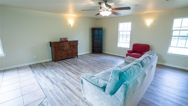 323 Texas Street, Pottsboro, TX 75076