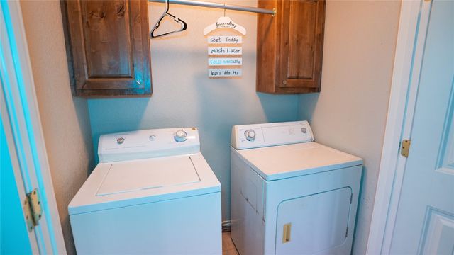 323 Texas Street, Pottsboro, TX 75076