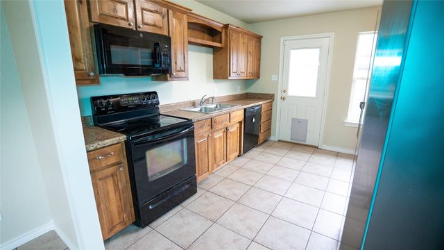 323 Texas Street, Pottsboro, TX 75076