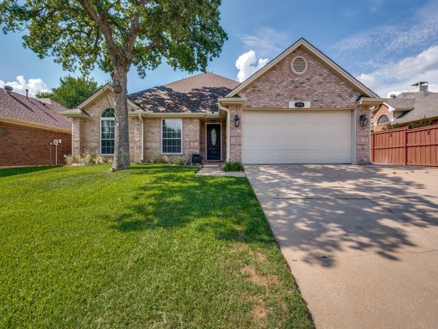 2514 Meadowview Drive, Corinth, TX 76210