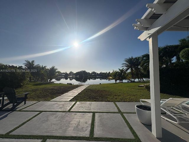 6890 Winged Foot Dr, Hialeah, FL 33015