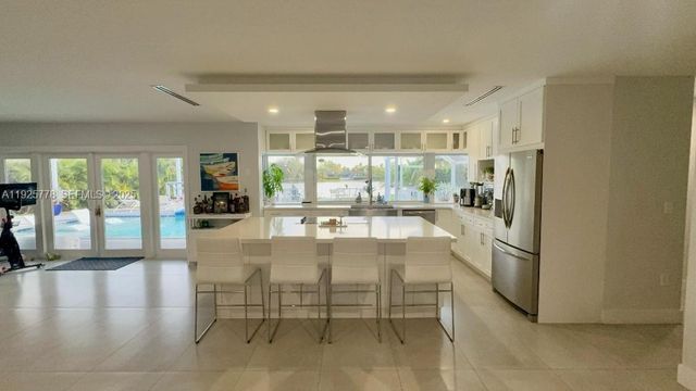 6890 Winged Foot Dr, Hialeah, FL 33015