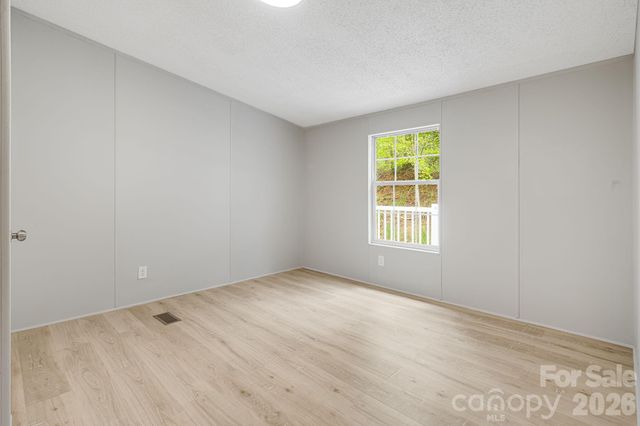 90 High Point Road, Weaverville, NC 28787
