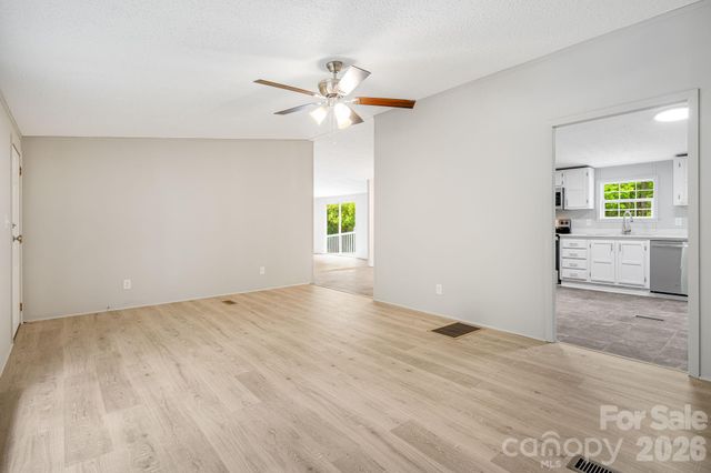 90 High Point Road, Weaverville, NC 28787