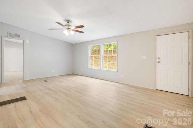 90 High Point Road, Weaverville, NC 28787