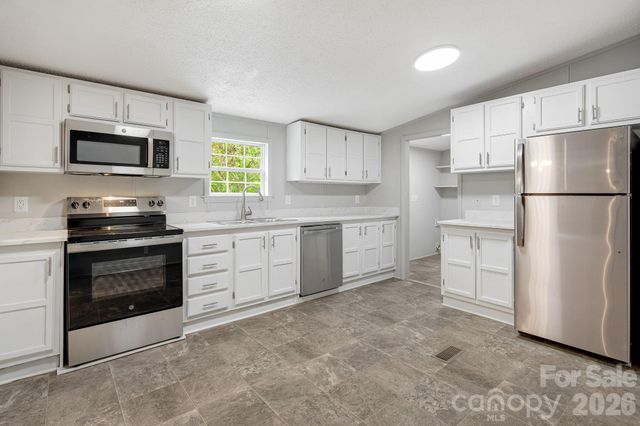 90 High Point Road, Weaverville, NC 28787