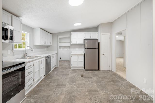 90 High Point Road, Weaverville, NC 28787