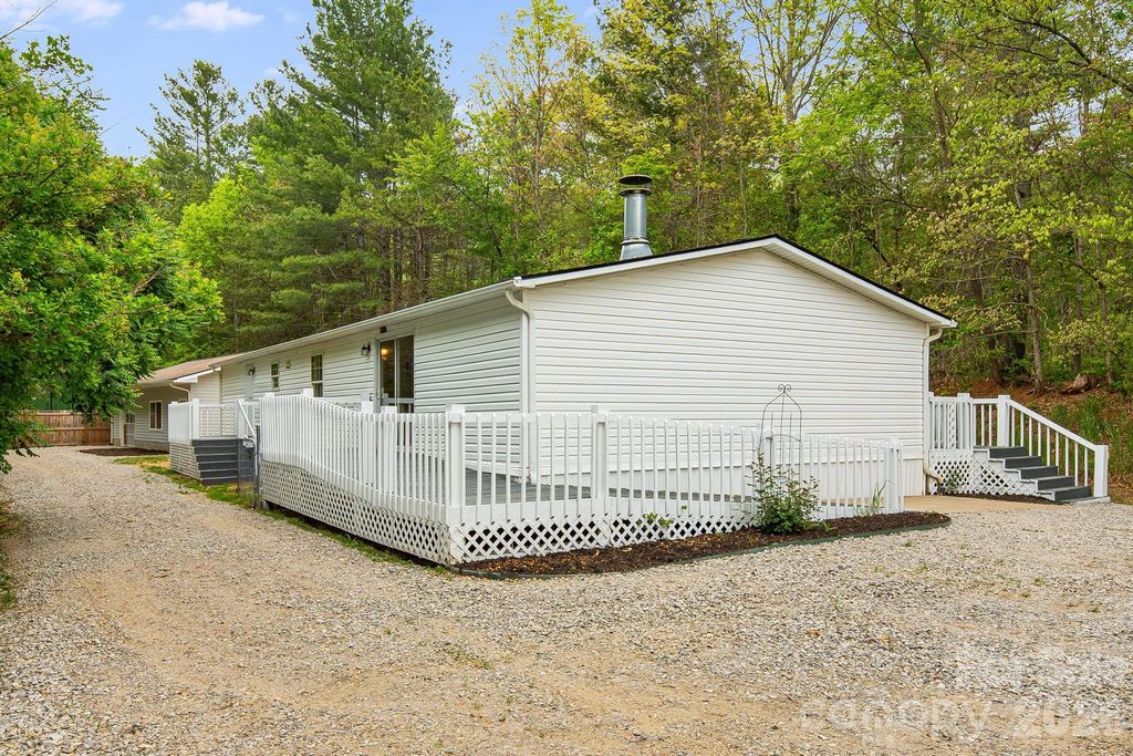 90 High Point Road, Weaverville, NC 28787