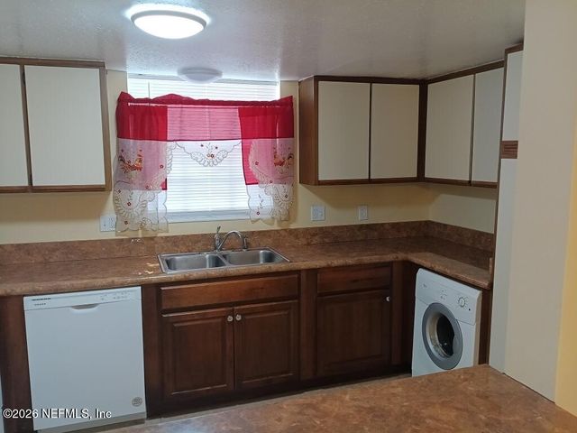 5201 ATLANTIC Boulevard 13, Jacksonville, FL 32207