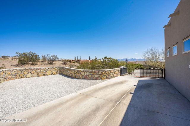 10300 Tuscany Drive, Las Cruces, NM 88007