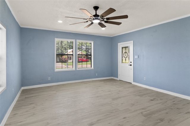 812 E Sumpter, Mexia, TX 76667
