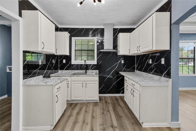 812 E Sumpter, Mexia, TX 76667