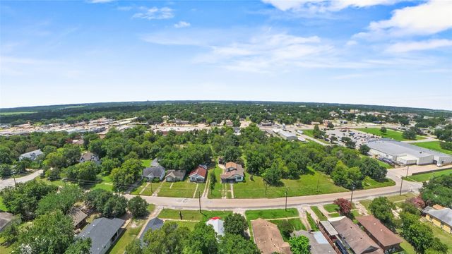 812 E Sumpter, Mexia, TX 76667