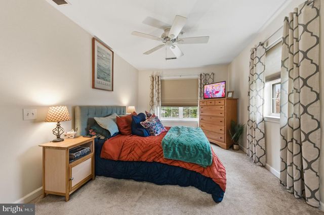 2607 WATERS EDGE DR, Newark, DE 19702