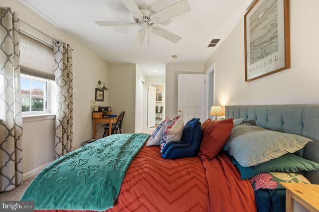 2607 WATERS EDGE DR, Newark, DE 19702