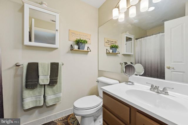 2607 WATERS EDGE DR, Newark, DE 19702