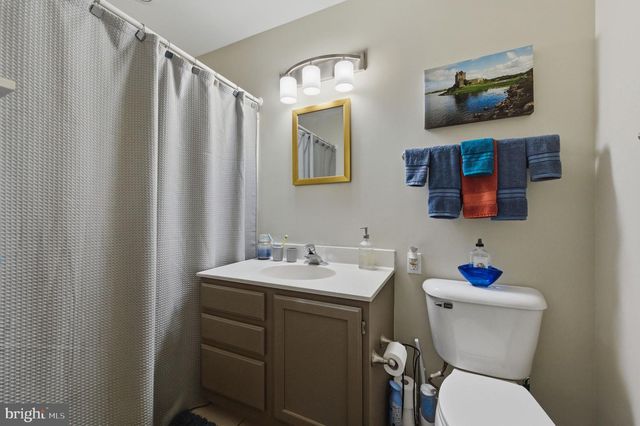 2607 WATERS EDGE DR, Newark, DE 19702