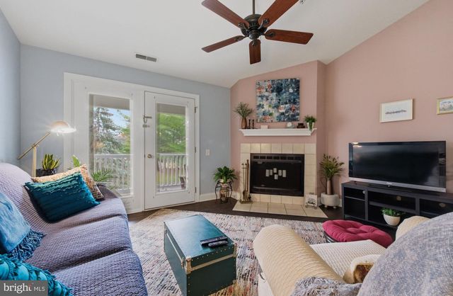 2607 WATERS EDGE DR, Newark, DE 19702